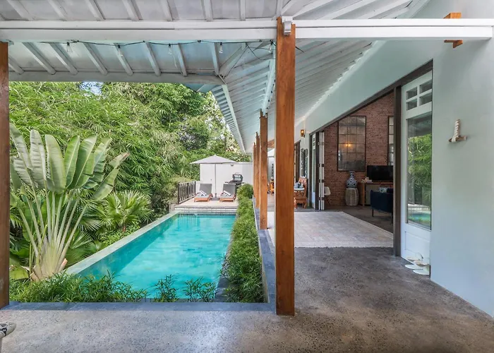 Ferienhaus Little Sanctuary - Pool - Cat - Heart Of